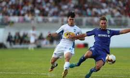Bình Dương (áo xanh) hài lòng với việc cầm hòa 0-0 HAGL