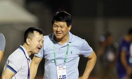 HLV Vũ Tiến Thành đối diện án kỷ luật của VFF do vi phạm quy chế phát ngôn. 