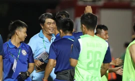 Niềm vui của HLV Trần Minh Chiến và các học trò khi Bà Rịa-Vũng Tàu giành chiến thắng trước Sông Lam Nghệ An ở vòng 1/8 cúp Quốc gia Bamboo Airways 2020.