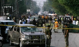 Hiện trường vụ đánh bom xe liều chết.