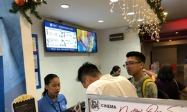 Việc bán vé bóng đá ở Bacolod, Philippines diễn ra khá nhẹ nhàng, không có cảnh xô đẩy, chèn lấn nhau giữa người mua.