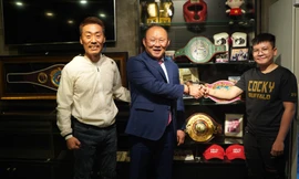 HLV Park Hang Seo tại lớp đấm bốc Cocky Buffalo ở Tp Hồ Chí Minh.