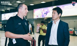 Sasa Todic (trái) và HLV Akira Nishino