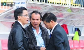 Bầu Đức và Trưởng đoàn HAGL Nguyễn Tấn Anh (trái).