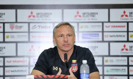 HLV Antoine Hey cho rằng Myanmar có lợi thế khi không chịu áp lực trước khi gặp đội tuyển Việt Nam. (ảnh Hữu Phạm)