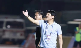 HLV Vũ Tiến Thành thường xuyên công kích BTC giải, xúc phạm các trọng tài ở V-League 