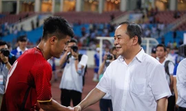 Thứ trưởng Lê Khánh Hải (phải) là ứng viên duy nhất ghế Chủ tịch VFF nhiệm kỳ 8.