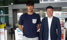 Ông Chung Hae Seong (phải) đặt mục tiêu đưa HAGL vào tốp 7 V-League 2018.