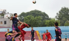 Sai lầm cá nhân của cầu thủ Hải Phòng tạo điều kiện cho Sài Gòn FC giành trọn 3 điểm.