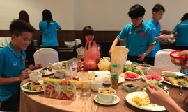 Bữa ăn của đội tuyển nữ Việt Nam tại SEA Games 29 luôn đủ dưỡng chất.