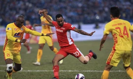 Viettel (áo đỏ) bị Thanh Hoá chia điểm với tỉ số 0-0 (ảnh TNO)