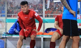 Anh Hùng (Hải Phòng) rớm nước mắt sau pha bóng của Sầm Ngọc Đức.