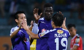 Văn Quyết và Quang Hải cùng ghi bàn giúp Hà Nội giành chiến thắng trước Bình Dương.