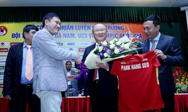 HLV Park Hang Seo trong Lễ ký kết hợp đồng với VFF ngày 11/10.