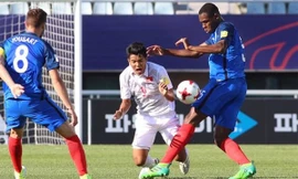 U20 Việt Nam (áo trắng) sẽ phải nỗ lực trước Honduras để giành chiến thắng.