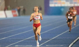 Nguyễn Thị Oanh không có đối thủ ở đường chạy 5.000m nữ, SEA Games 32 (ảnh Bùi Lượng)