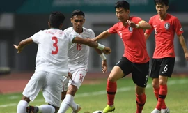 Hàn Quốc (áo đỏ) có thể hình và thể lực vượt trội so với Olympic Việt Nam.