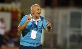 HLV Petrovic xứng đáng là "ông già gân" ở V-League. 