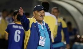 HLV Petrovic đang đứng trước cơ hội vô địch lượt đi V-League cùng Thanh Hoá.