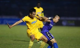 Thanh Hoá thua Bình Dương do sai lầm của thủ môn Bùi Tiến Dũng.