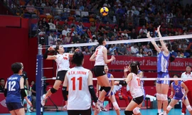 Bóng chuyền nữ Việt Nam chạm tay vào bán kết Asiad 19 với chiến thắng 3-1 trước Triều Tiên (ảnh Nhật Nhật) 