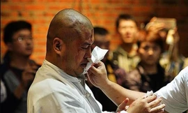 Thua thảm võ sĩ MMA, cao thủ Thái Cực Quyền đổ tại... giày