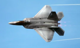 Các cuộc không kích nhằm vào các nhà máy lọc dầu miền đông Syria