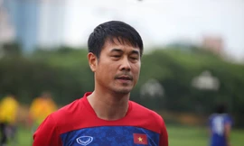 HLV Hữu Thắng trả lời báo chí hôm 4/7. (ảnh Ái Xuân)