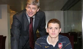 Wenger nói 'chuyện người lớn' với Wilshere