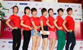 Thí sinh đẹp, diện áo mới