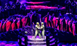  Không tìm được giải A, sân khấu lại tẻ nhạt và bế tắc