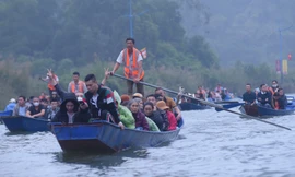 Lễ hội chùa Hương đón 3-4 vạn khách dịp cuối tuần