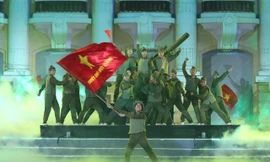 Hào hùng '95 năm - Ánh sáng soi đường'