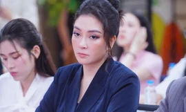 Nguyễn Thị Huyền chấm màn tranh biện của thí sinh Hoa hậu Việt Nam