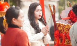 Dòng người đổ về đền Trần trước giờ khai ấn