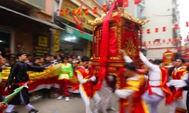 Lễ hội rước kiệu bay náo loạn đường phố Hà Nội