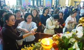 Hàng nghìn người đổ về chùa Quán Sứ trước ngày cung rước xá lợi Phật