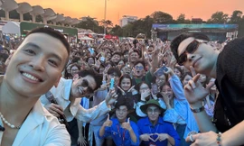 DaLAB, Bùi Trường Linh hòa giọng cùng hàng nghìn sinh viên tại Ngày Thẻ Việt Nam 2024 - Sóng Festival