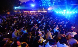 Biển người đổ về Văn Miếu - Quốc Tử Giám