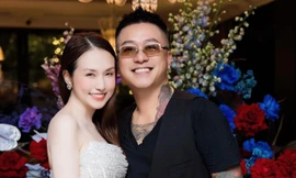 Ca sĩ Tuấn Hưng thể hiện tình yêu với Hương Baby