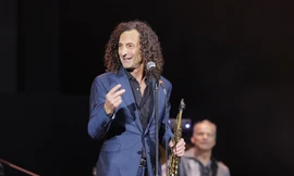 Huyền thoại Kenny G mê phở gà, nói chuyện bằng tiếng Việt