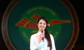 Á hậu Thụy Vân ngâm thơ tại đêm thơ Hoàng thành Thăng Long