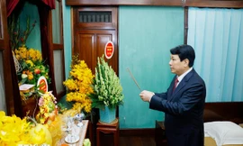 Chủ tịch nước Lương Cường dâng hương tưởng niệm Chủ tịch Hồ Chí Minh