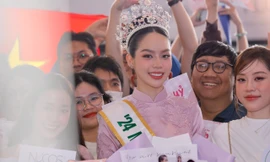 Lý do Thanh Thủy mặc áo dài khi trở về Việt Nam