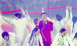 NSND Tự Long, Hòa Minzy khiến khán giả xúc động