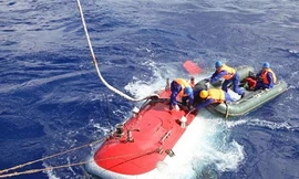 Tàu lặn Giao Long chuẩn bị lặn hôm 15-6-2012