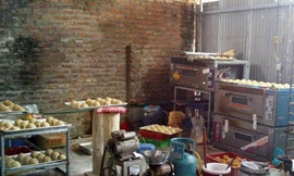 Bánh được chế biến, bảo quản trong điều kiện không đảm bảo vệ sinh