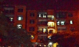 Chung cư K300 – hiện trường con bạc ngã do đu lan can