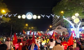 Công an TPHCM trắng đêm với người hâm mộ U23 Việt Nam