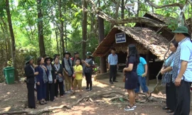 Hàng nghìn người thăm nơi nguyên Chủ tịch nước Lê Đức Anh từng làm việc